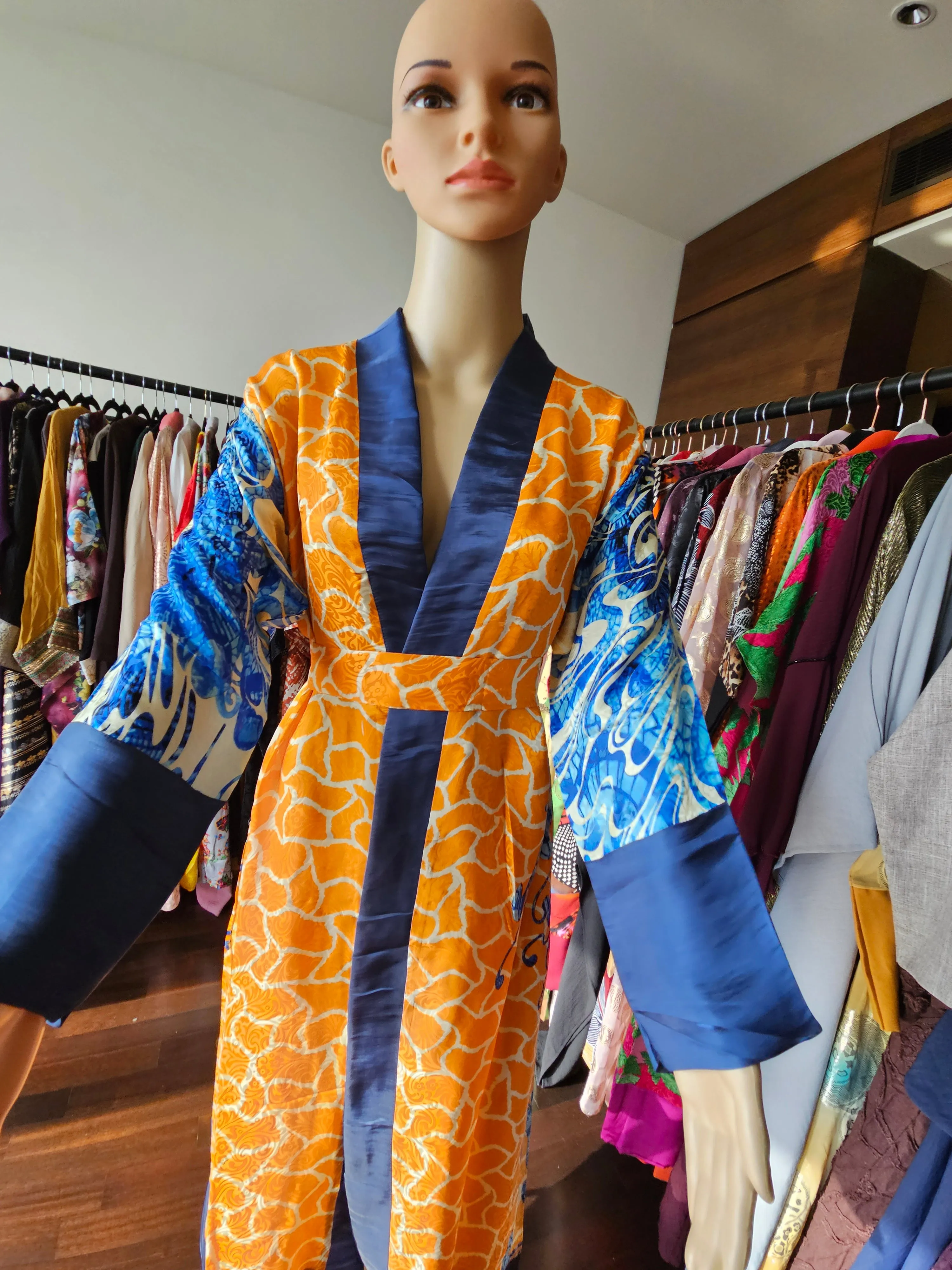 Justine contrast kimono robe